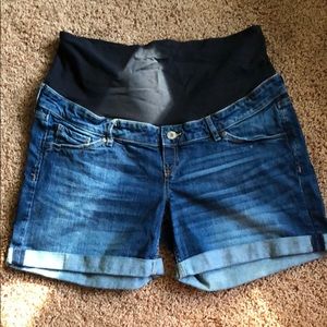 Maternity shorts
